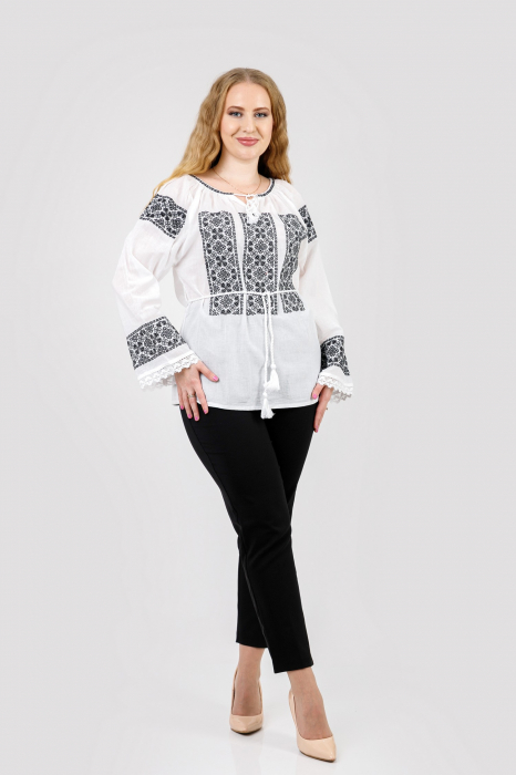 Ie traditionala alba cu motiv geometric negru Elisabeta [4]