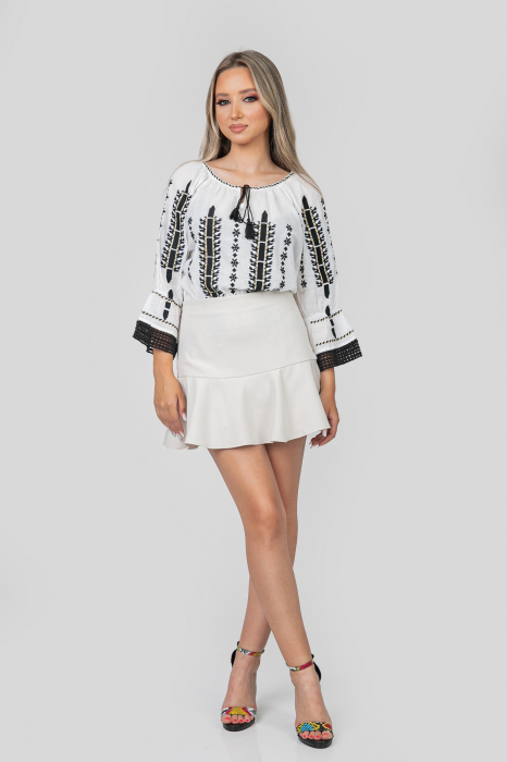 Ie traditionala alba cu motiv geometric negru Viviana 03 [4]