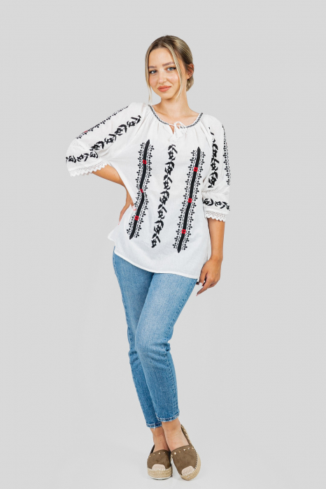 Ie traditionala alba cu motiv geometric negru Viviana 04 [4]