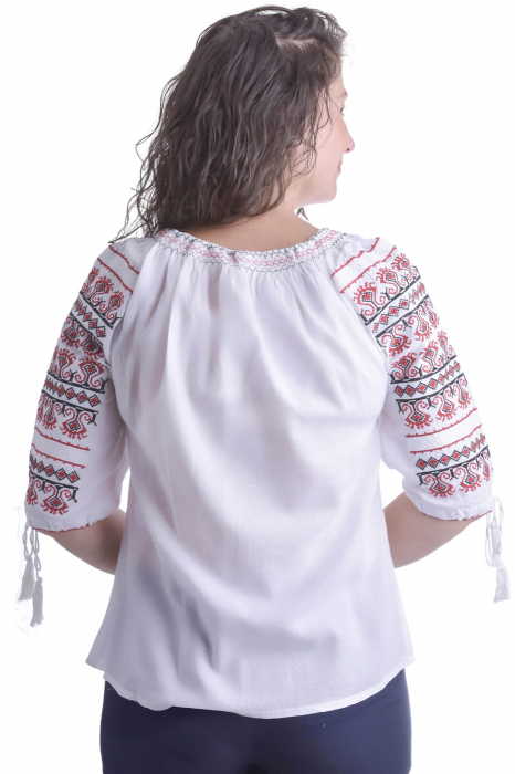 Ie traditionala alba cu motiv geometric rosu Vera 02 [3]