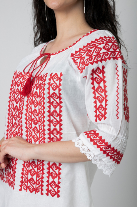 Ie traditionala alba cu motiv geometric rosu Samira 02 [2]