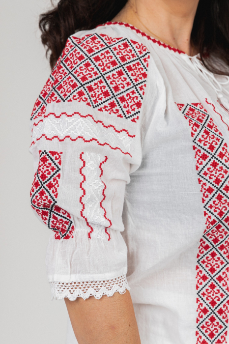 Ie traditionala alba cu motiv geometric rosu Anemona [2]