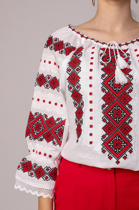 Ie traditionala alba cu motiv geometric rosu Ernestina 03 [2]