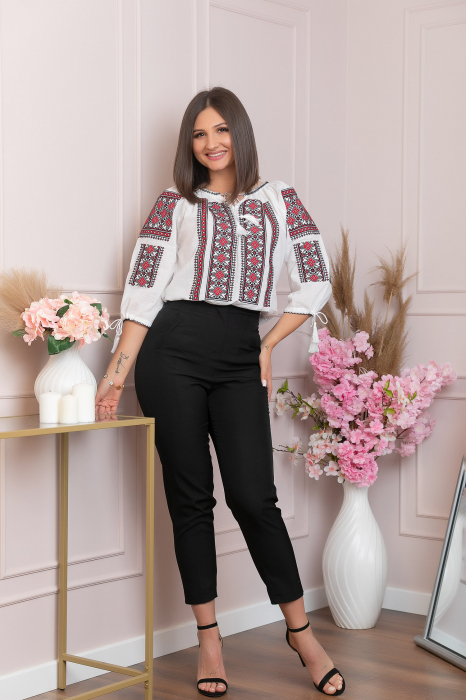 Ie traditionala alba cu motiv geometric rosu Carmina [4]
