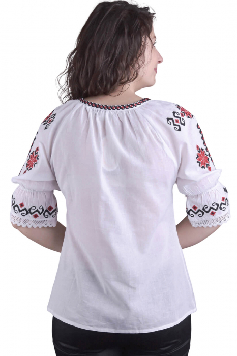 Ie traditionala alba cu motiv geometric rosu Claudia 01 [3]