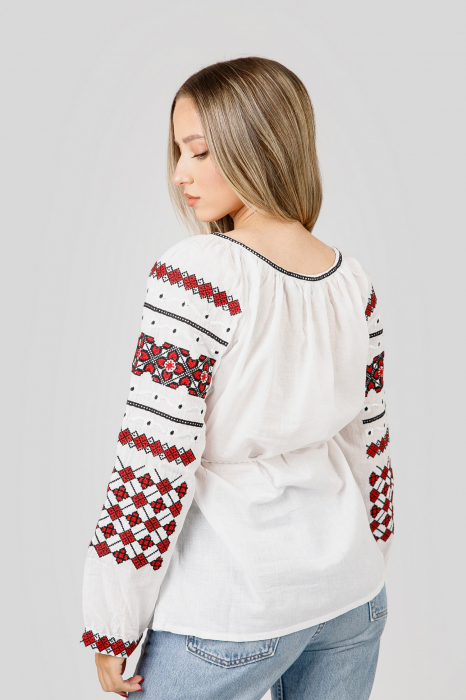 Ie traditionala alba cu motiv geometric rosu Flavia 01 [3]