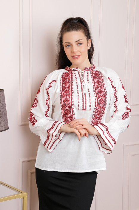 Ie traditionala alba cu motiv geometric rosu Giulia 01 [3]
