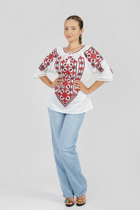 Ie traditionala alba cu motiv geometric rosu Letitia 01 [4]