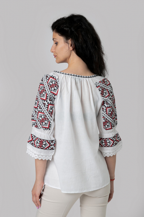 Ie traditionala alba cu motiv geometric rosu Ina 03 [3]