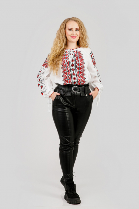 Ie traditionala alba cu motiv geometric rosu Luiza 02 - maneca lunga [2]