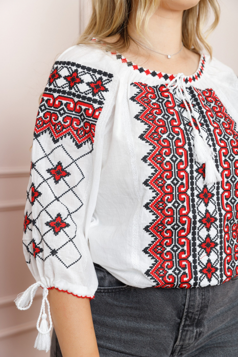 Ie traditionala alba cu motiv geometric rosu Luiza 02 - maneca scurta [2]