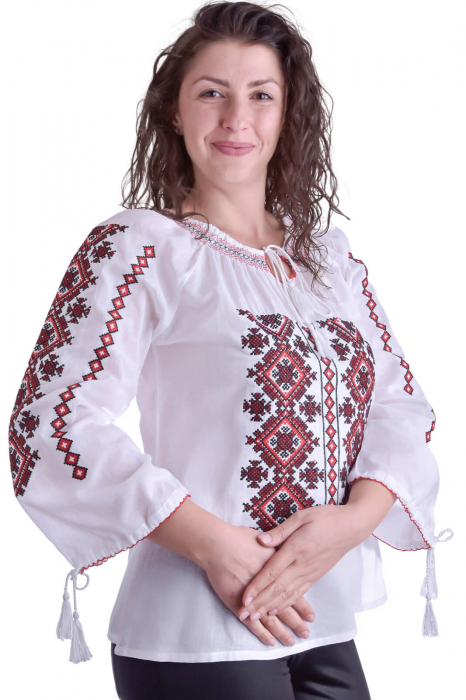 Ie traditionala alba cu motiv geometric rosu Nadia 01 [2]