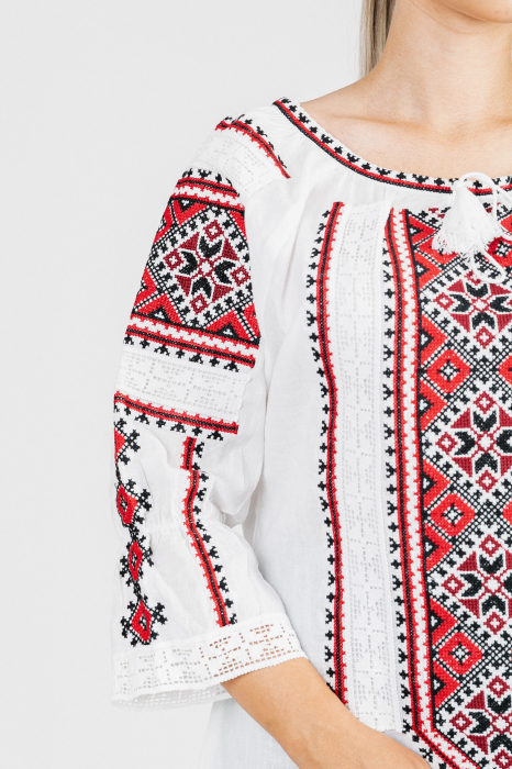 Ie traditionala alba cu motiv geometric rosu Paraschiva 05 - maneca scurta [2]
