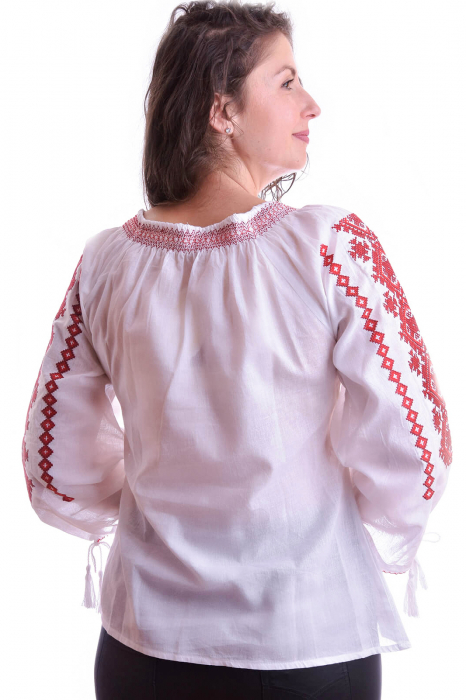 Ie traditionala alba cu motiv geometric rosu Greta 02 [3]