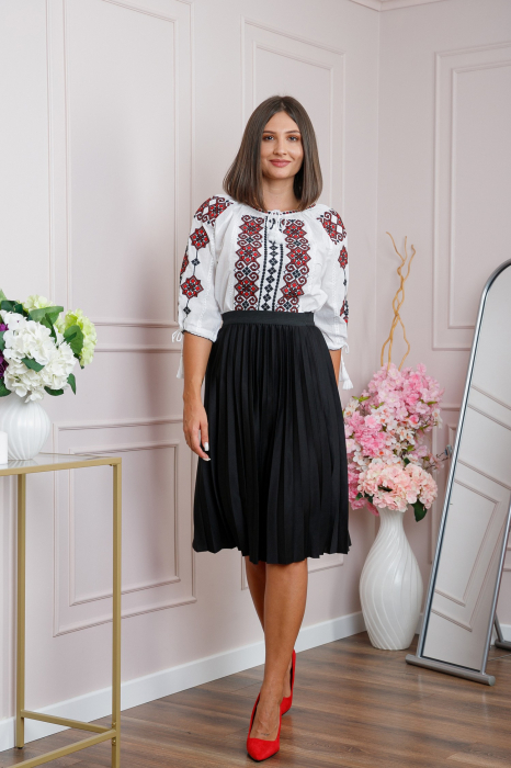 Ie traditionala alba cu motiv geometric rosu Hermina 02 [4]