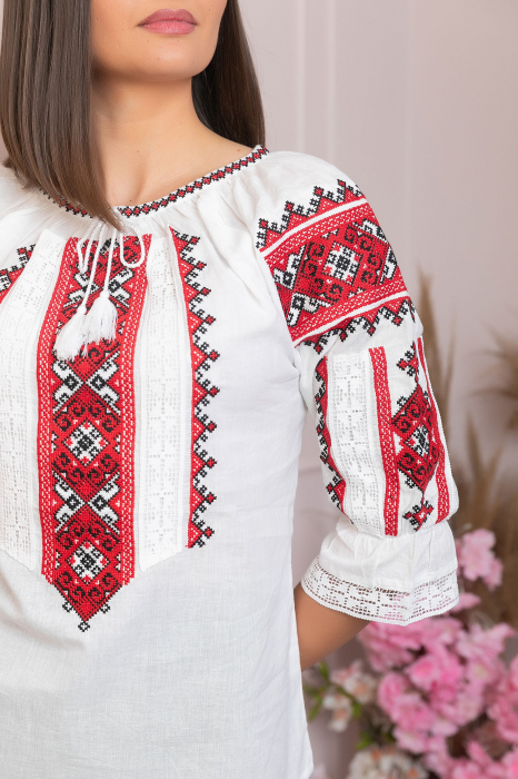 Ie traditionala alba cu motiv geometric rosu Tania [2]