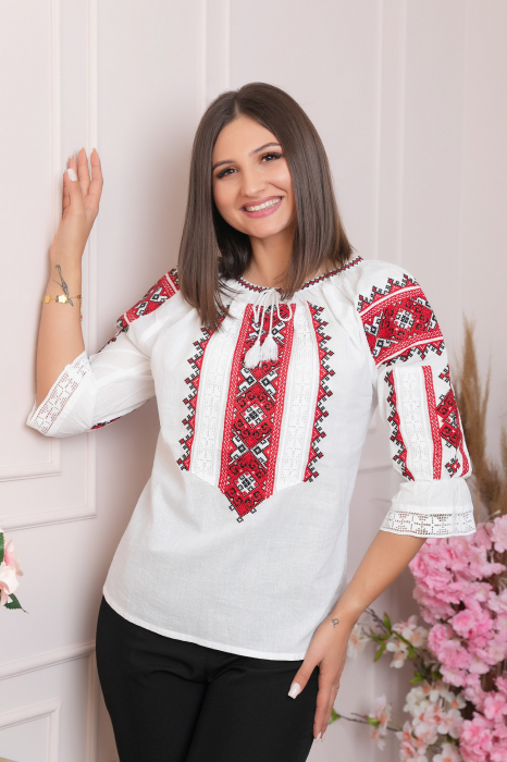 Ie traditionala alba cu motiv geometric rosu Tania