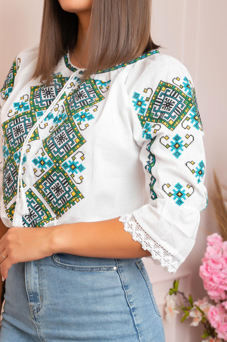Ie traditionala alba cu motiv geometric turcoaz Alisa [2]