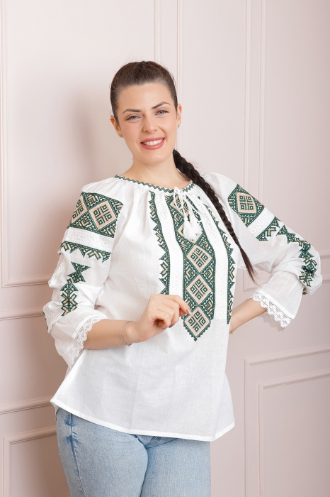 Ie traditionala alba cu motiv geometric verde Constanta 04 - maneca lunga [3]
