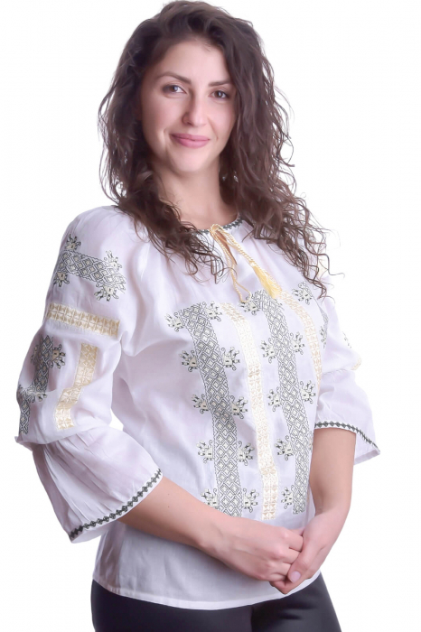 Ie traditionala alba cu motiv geometric negru Ilinca [2]