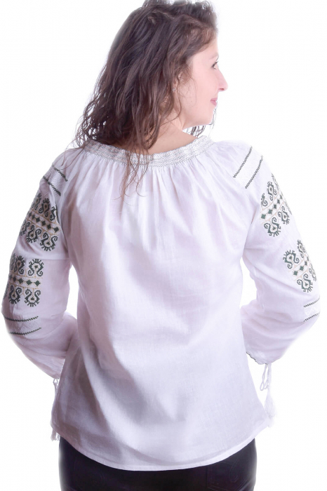 Ie traditionala alba cu motiv geometric verde Vera 08 [3]
