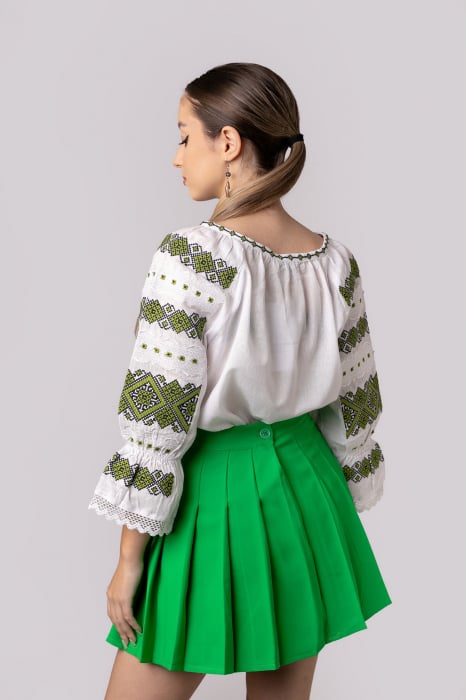 Ie traditionala alba cu motiv geometric verde Ernestina 02 [3]