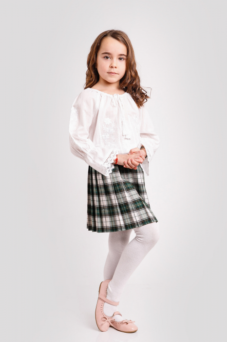 Ie traditionala alba pentru fetite cu motiv floral alb Elsa [2]