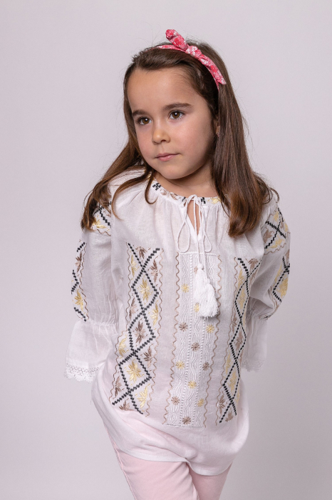 Ie traditionala alba pentru fetite cu motiv floral auriu Dana [3]