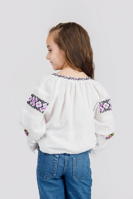 Ie traditionala alba pentru fetite cu motiv floral mov Marina [3]