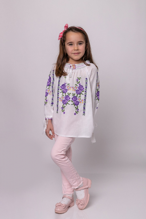 Ie traditionala alba pentru fetite cu motiv floral mov Violeta [5]