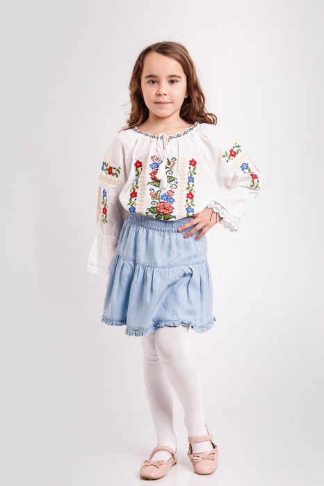Ie traditionala alba pentru fetite cu motiv floral multicolor Briana [4]