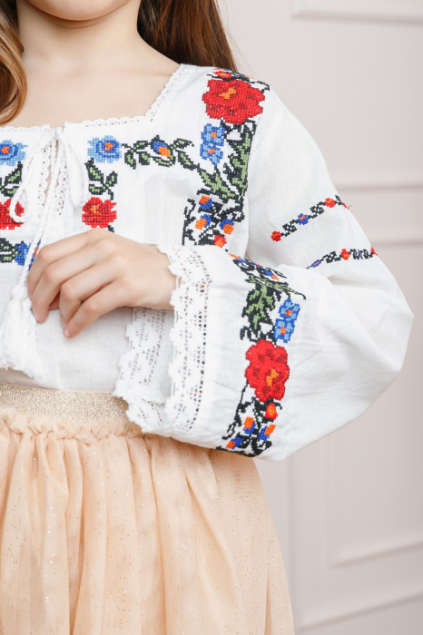 Ie traditionala alba pentru fetite cu motiv floral multicolor Clarisa [2]