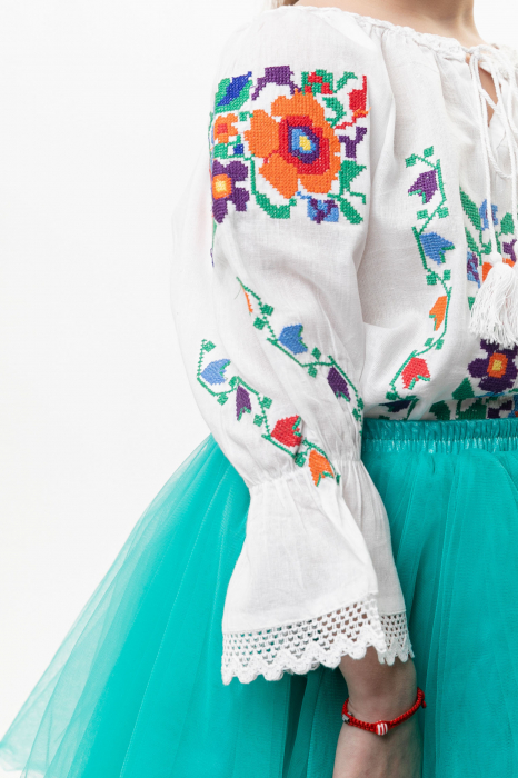 Ie traditionala alba pentru fetite cu motiv floral multicolor Edith [6]
