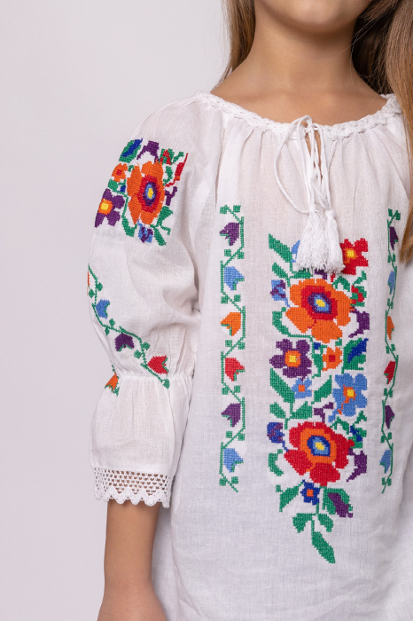 Ie traditionala alba pentru fetite cu motiv floral multicolor Edith [3]