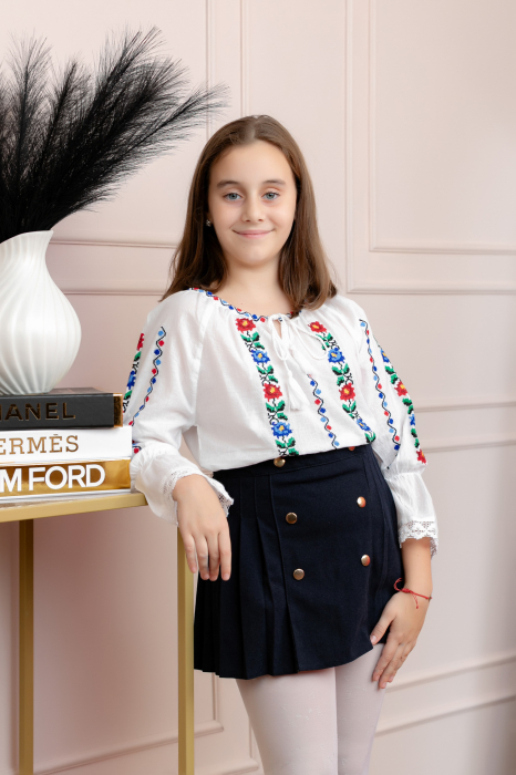 Ie traditionala alba pentru fetite cu motiv floral multicolor Felicia [3]