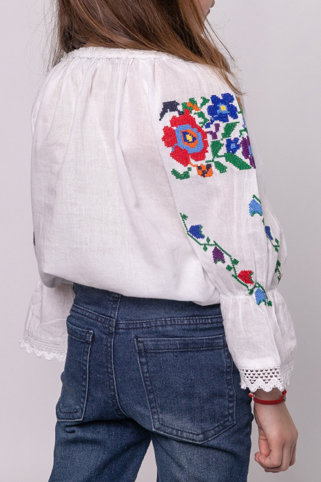 Ie traditionala alba pentru fetite cu motiv floral multicolor Iris [4]