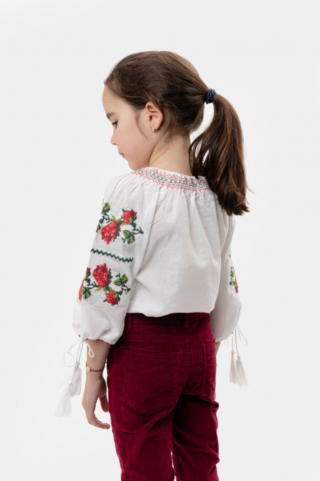 Ie traditionala alba pentru fetite cu motiv floral rosu Amelia [3]