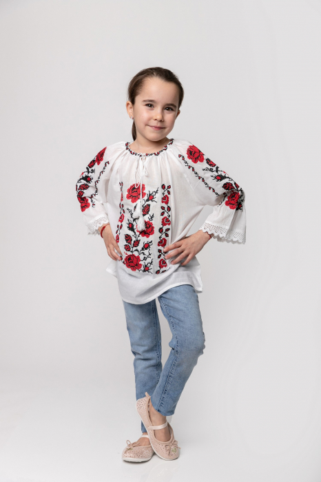 Ie traditionala alba pentru fetite cu motiv floral rosu Carla [4]