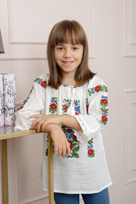 Ie traditionala alba pentru fetite cu motiv floral rosu Casandra [3]