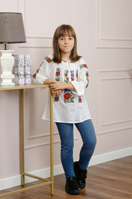 Ie traditionala alba pentru fetite cu motiv floral rosu Casandra [4]