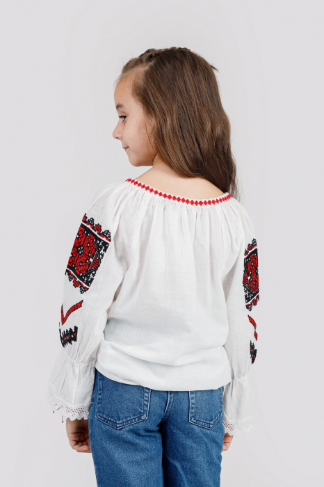 Ie traditionala alba pentru fetite cu motiv floral rosu Cosmina [5]