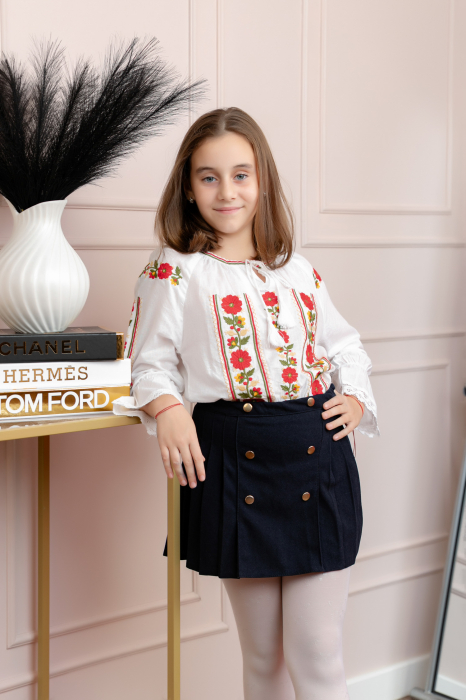 Ie traditionala alba pentru fetite cu motiv floral rosu Eliza [2]