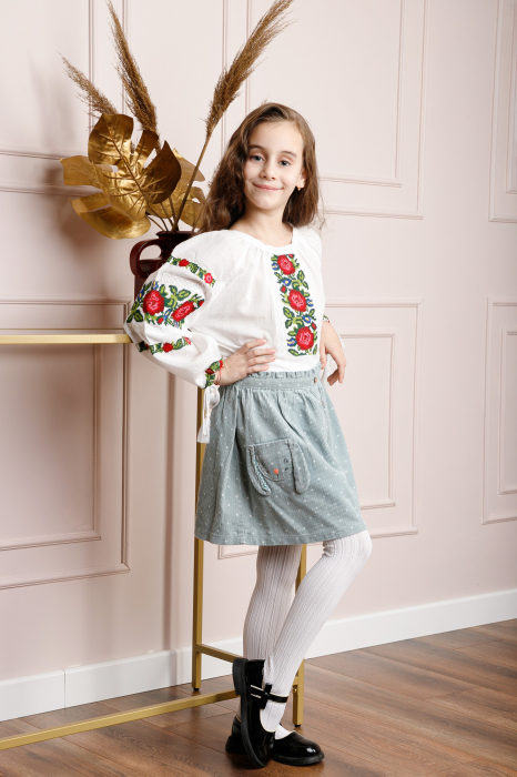 Ie traditionala alba pentru fetite cu motiv floral rosu Emma [3]