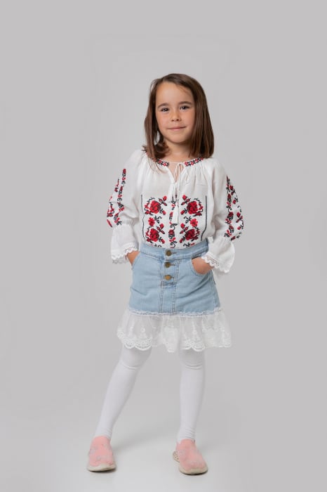 Ie traditionala alba pentru fetite cu motiv floral rosu Evelina [5]