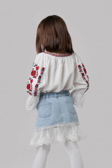 Ie traditionala alba pentru fetite cu motiv floral rosu Evelina [4]