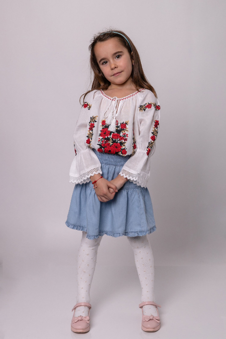 Ie traditionala alba pentru fetite cu motiv floral rosu Iulia [3]