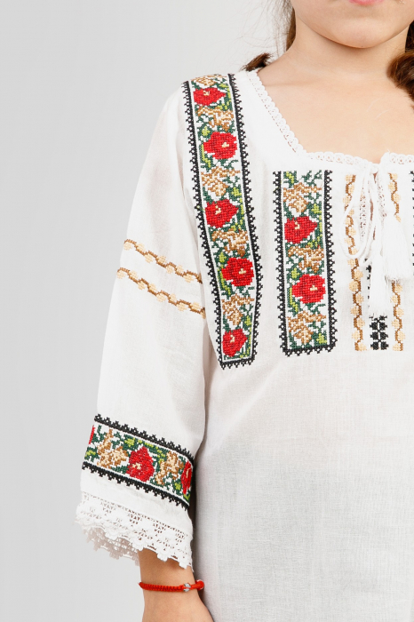 Ie traditionala alba pentru fetite cu motiv floral rosu Medeea [2]