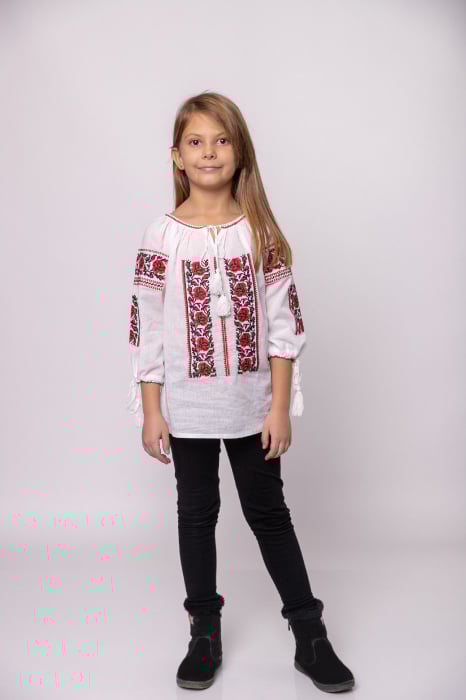 Ie traditionala alba pentru fetite cu motiv floral rosu Melinda [4]