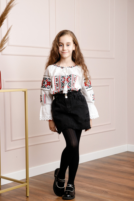 Ie traditionala alba pentru fetite cu motiv floral rosu Mirabela [5]