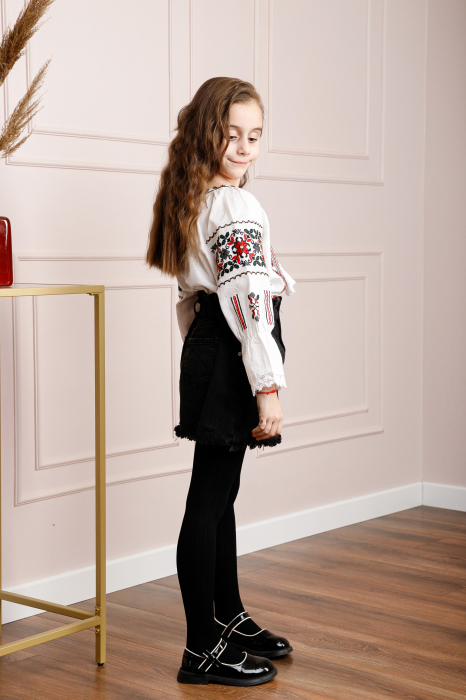 Ie traditionala alba pentru fetite cu motiv floral rosu Mirabela [4]